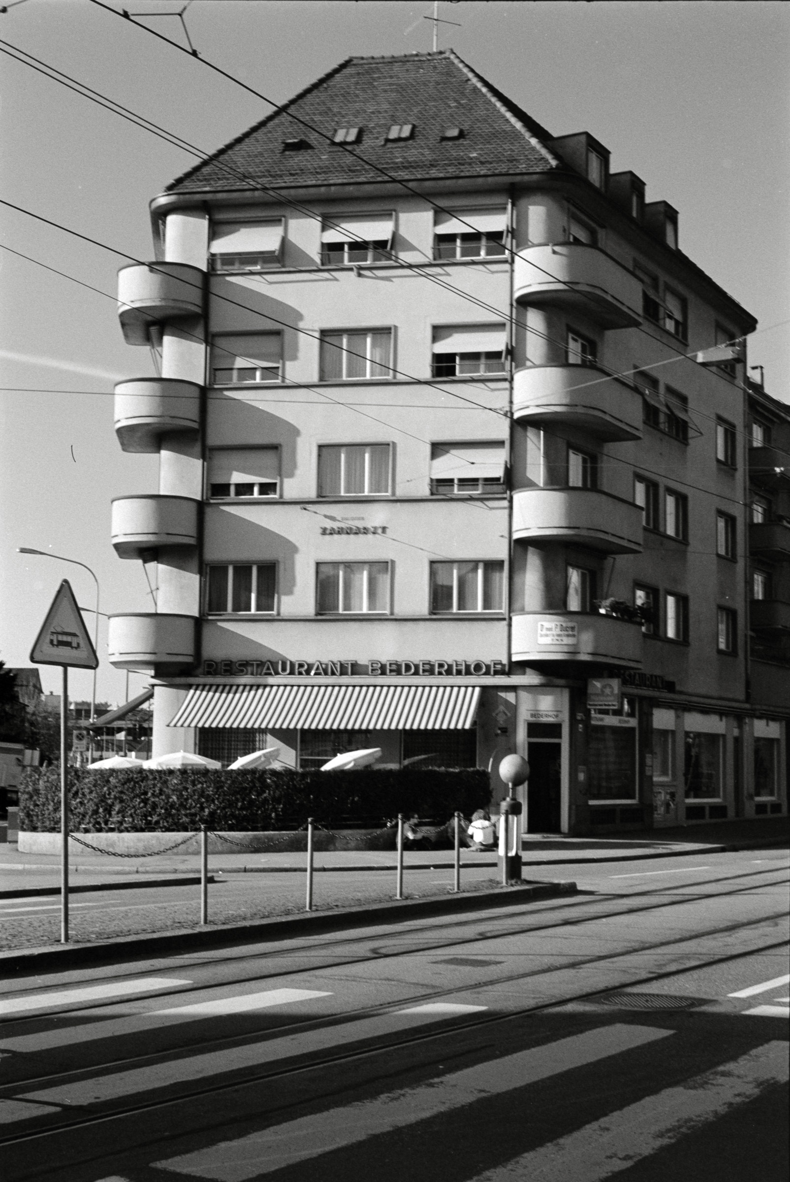 AHP F1993 04 002 sc240903 img18 NLP